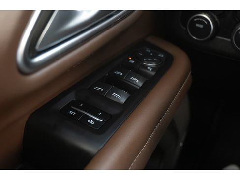 Used 2022 Chevrolet Suburban High Country AWD/4WD image 28