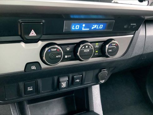 Used 2022 Toyota Tacoma SR5 RWD image 31
