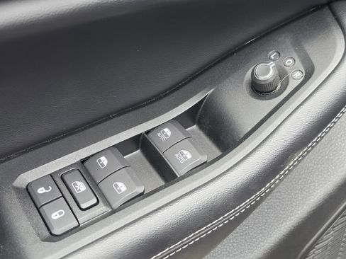 Used 2025 Jeep Grand Cherokee L Altitude AWD/4WD image 18