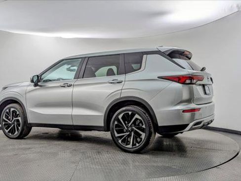 Used 2024 Mitsubishi Outlander SE image 6