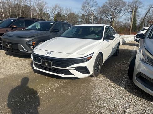 Used 2025 Hyundai Elantra Sport image 5