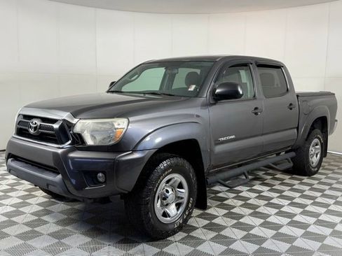 Used 2015 Toyota Tacoma PreRunner image 2