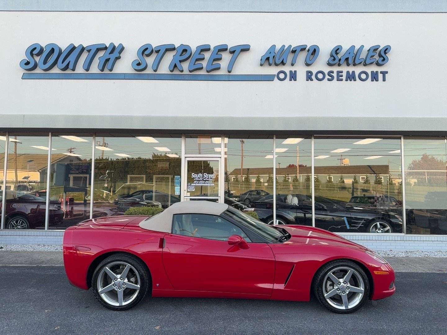 Used 2006 Chevrolet Corvette Convertible w/ Preferred Equipment Group RWD image 1