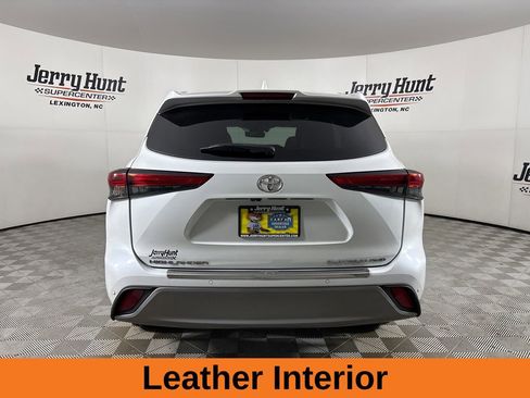 Used 2022 Toyota Highlander Platinum image 7