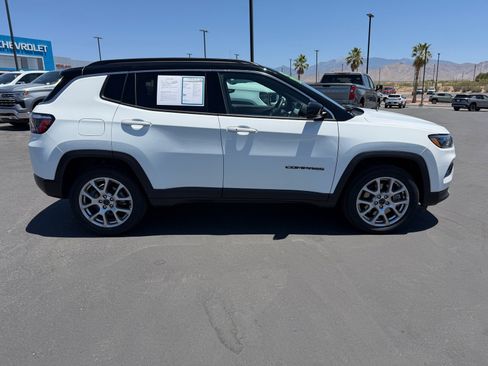 Used 2025 Jeep Compass Limited AWD/4WD image 2