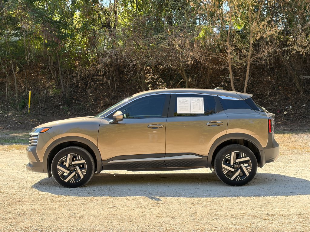 Used 2025 Nissan Kicks SV FWD image 4