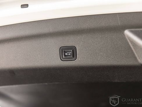 Used 2022 Chevrolet Suburban RST w/ Luxury Package image 18