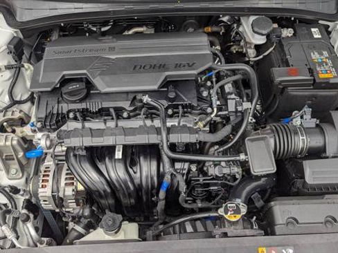 Used 2025 Hyundai Elantra Limited FWD image 29
