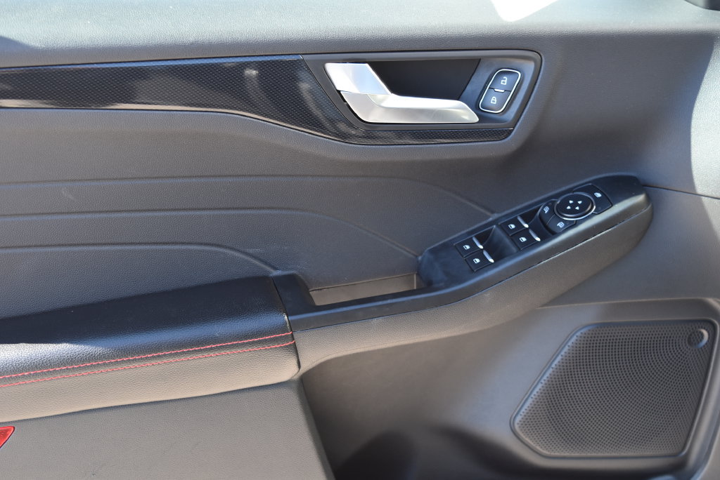 Used 2025 Ford Escape ST-Line FWD image 9