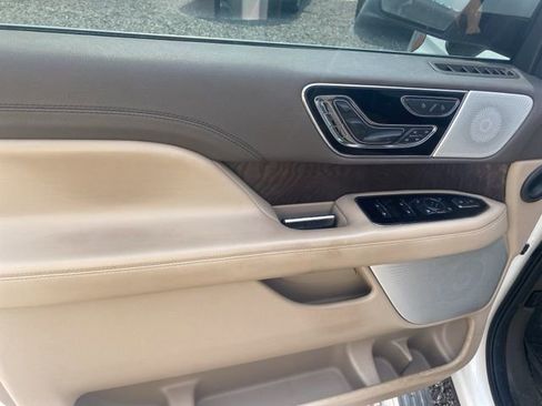 Used 2023 Lincoln Navigator L Reserve image 17