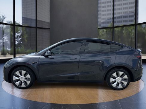 Used 2024 Tesla Model Y Long Range AWD/4WD image 5