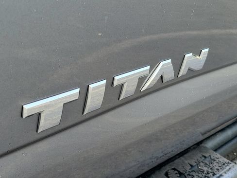 Used 2017 Nissan Titan PRO-4X w/ Pro-4x Convenience Package AWD/4WD image 12