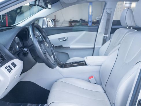 Used 2015 Toyota Venza Limited image 17