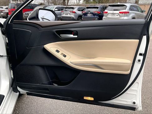 Used 2021 Toyota Avalon XLE w/ Carpet Mat Package (TMS) image 21