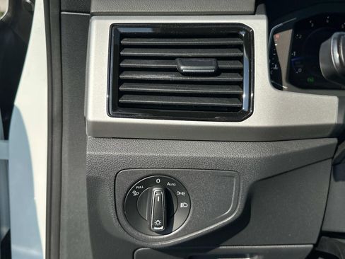 Certified 2022 Volkswagen Atlas Cross Sport SE image 17