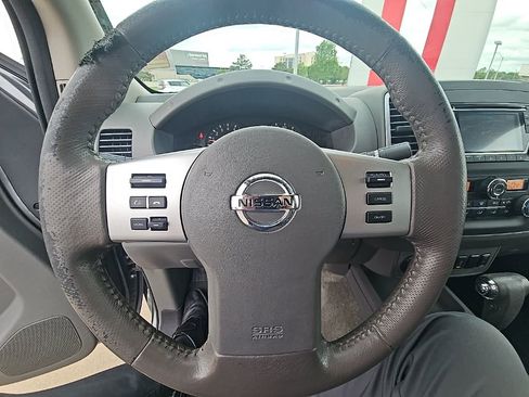 Used 2018 Nissan Frontier SV w/ Value Truck Package AWD/4WD image 11