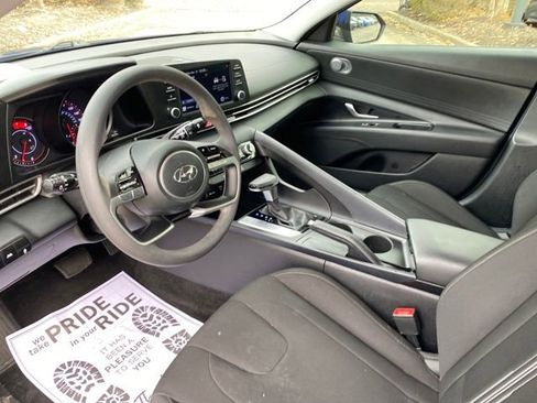 Used 2023 Hyundai Elantra SEL w/ Cargo Package image 6