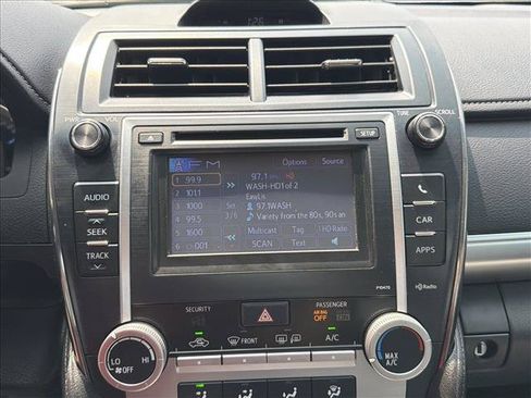 Used 2013 Toyota Camry SE FWD image 19