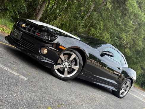 Used 2010 Chevrolet Camaro SS RWD image 4