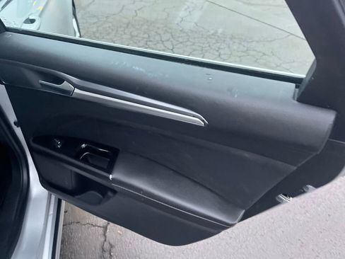 Used 2014 Ford Fusion SE image 24