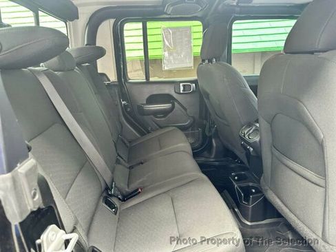 Used 2022 Jeep Gladiator Sport image 35