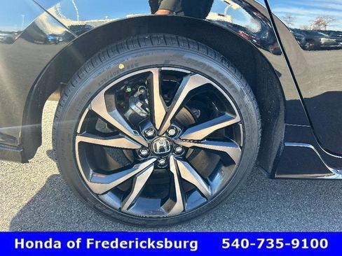 Used 2018 Honda Civic Sport image 32