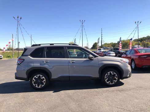 Used 2025 Subaru Forester Premium image 6