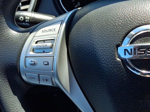 Used 2016 Nissan Rogue SV AWD/4WD image 20