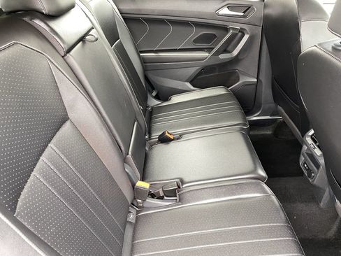 Used 2024 Volkswagen Tiguan SE FWD image 12