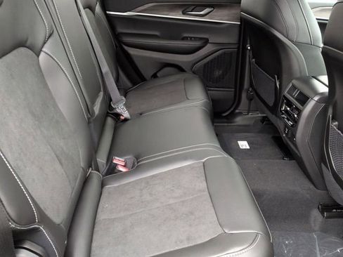 New 2026 Jeep Grand Cherokee Altitude image 29