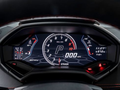 Used 2021 Lamborghini Huracan EVO RWD image 15