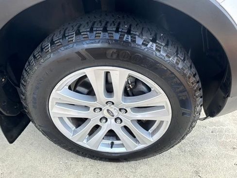 Used 2018 Ford Explorer XLT w/ Equipment Group 202A AWD/4WD image 37