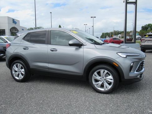 Used 2024 Buick Encore GX Preferred w/ Comfort Package AWD/4WD image 2
