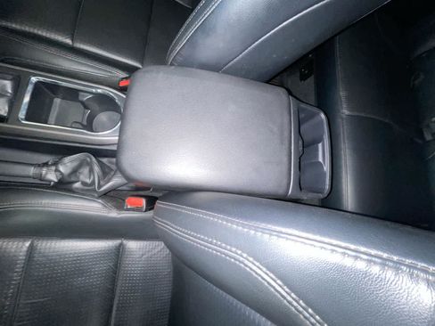 Used 2019 Toyota Tacoma TRD Sport w/ TRD Premium Sport Package AWD/4WD image 21
