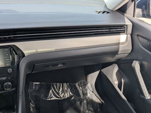 Used 2021 Volkswagen Passat 2.0T SE image 15