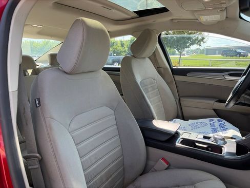 Used 2020 Ford Fusion SE FWD image 26