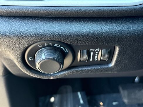 New 2025 Chrysler Voyager LX image 27