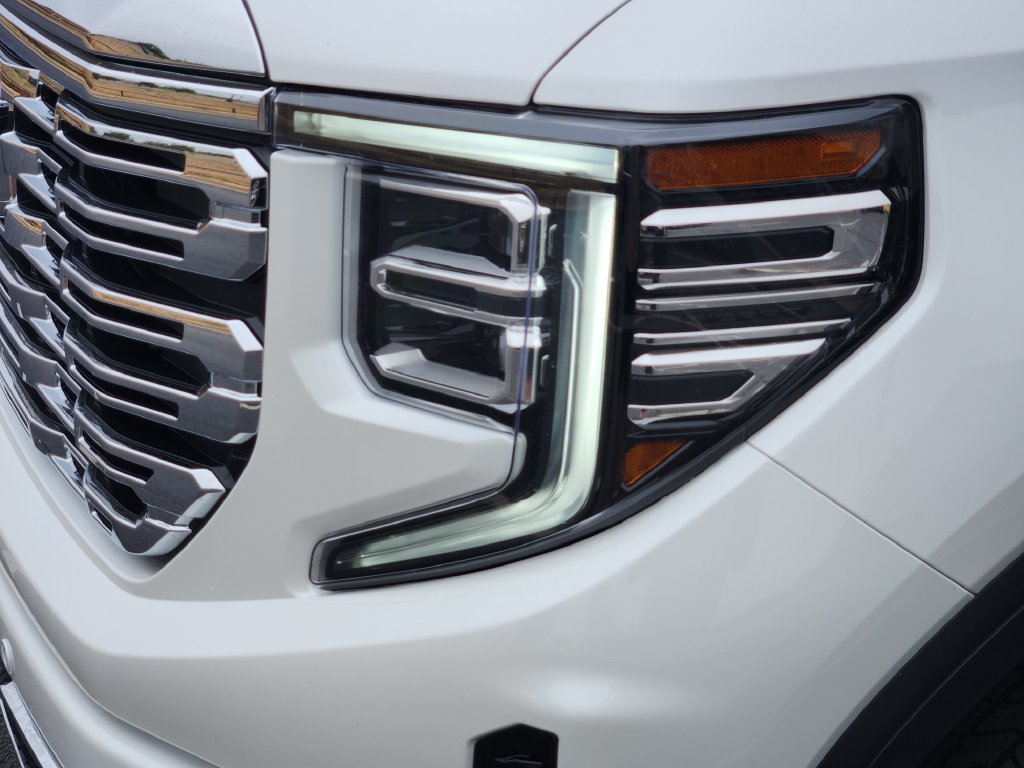 Used 2025 GMC Sierra 1500 Denali AWD/4WD image 10