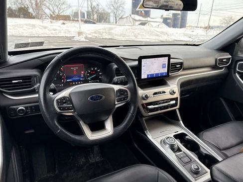 Used 2022 Ford Explorer XLT w/ Equipment Group 202A image 14
