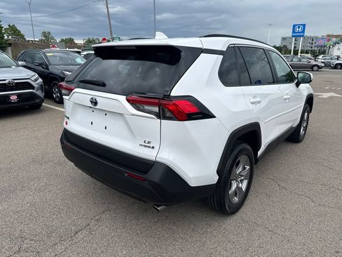 Used 2024 Toyota RAV4 LE AWD/4WD image 8