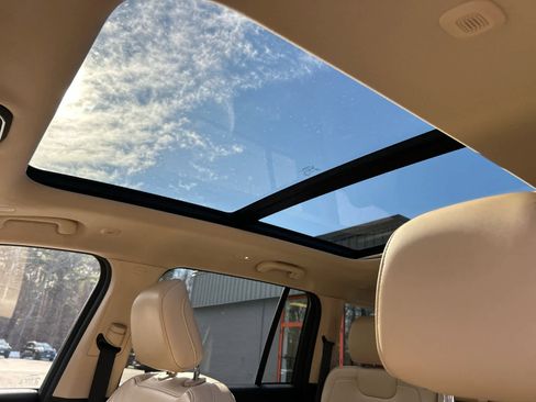 Used 2022 Jeep Grand Cherokee Limited image 37