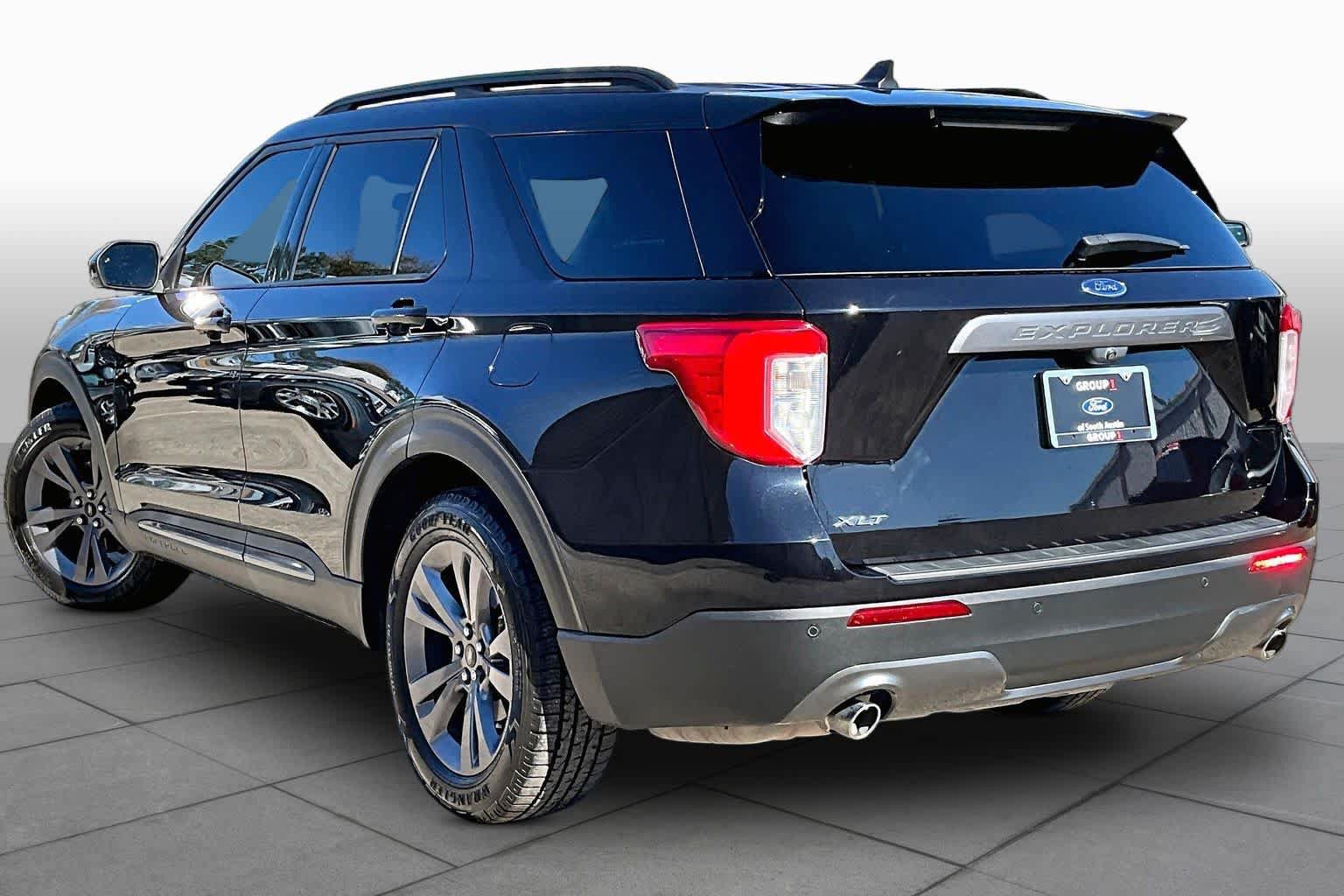 Used 2023 Ford Explorer XLT w/ Equipment Group 202A RWD image 12