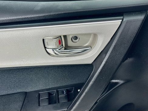 Used 2018 Toyota Corolla LE FWD image 18