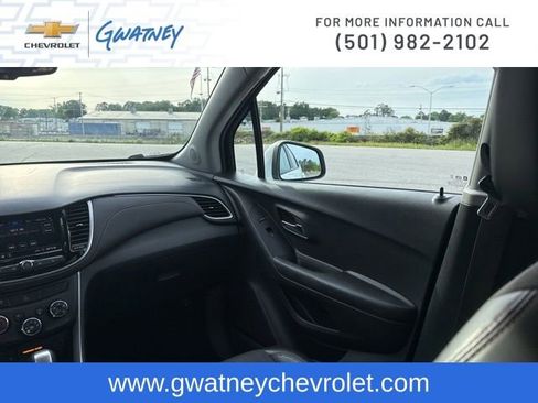 Used 2022 Chevrolet Trax LT w/ LT Convenience Package AWD/4WD image 22