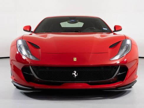Used 2018 Ferrari 812 Superfast RWD image 8