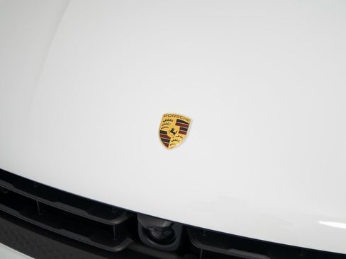 Certified 2025 Porsche Macan image 37