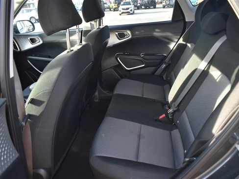 Used 2023 Kia Soul LX w/ LX Technology Package FWD image 19