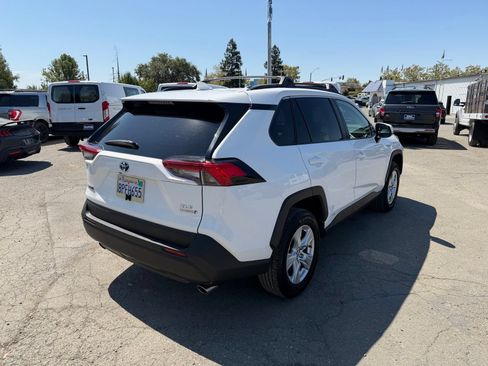 Used 2020 Toyota RAV4 XLE w/ Convenience Package AWD/4WD image 5