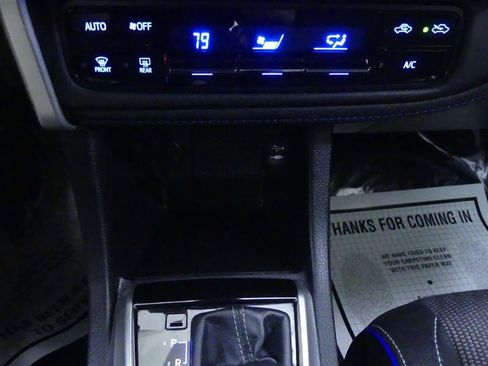 Used 2018 Toyota Corolla SE image 14