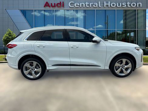 New 2025 Audi Q5 Premium Plus image 8